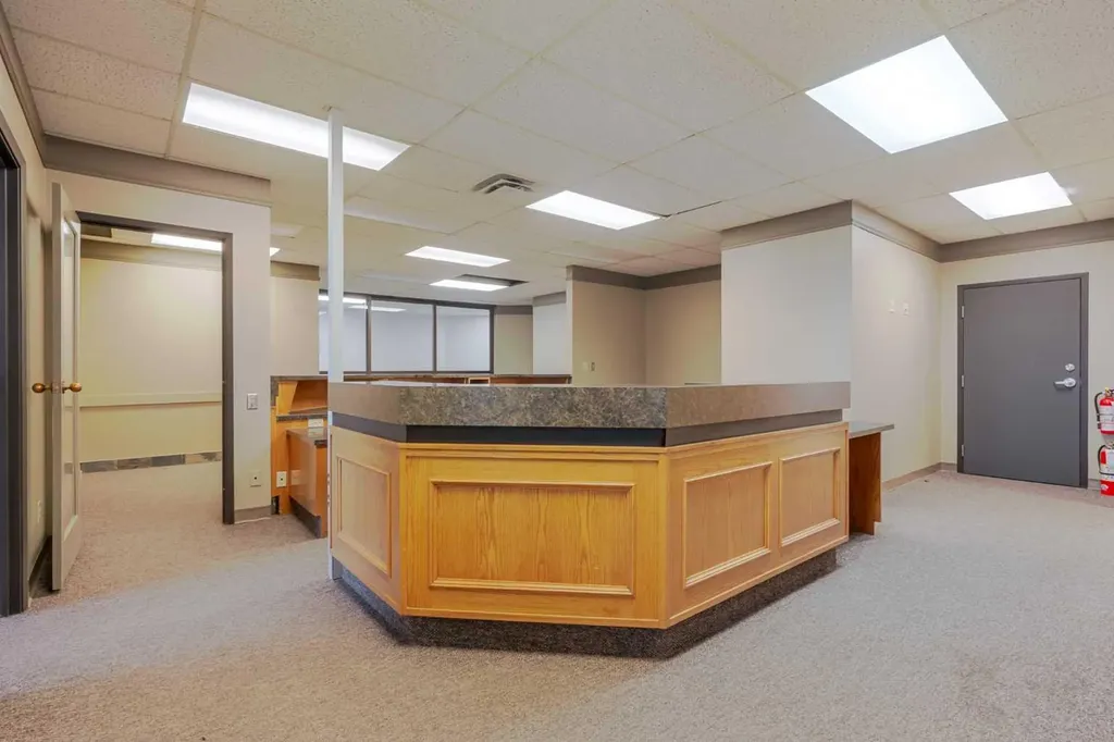 40 Elizabeth Street Okotoks AB T1S1A2