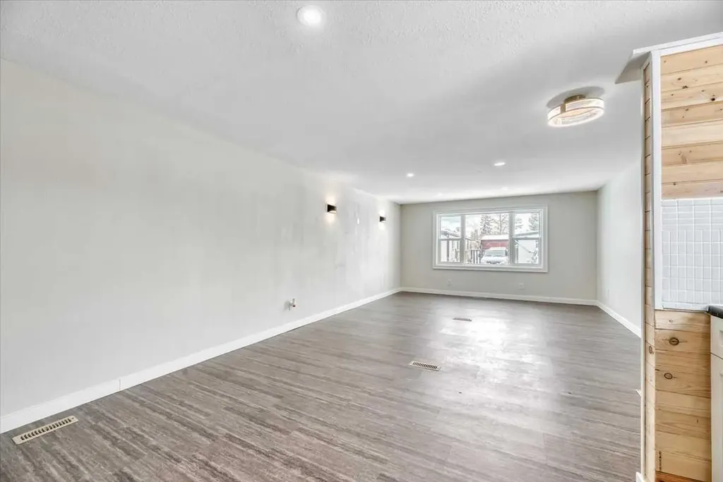 6220 17 Avenue SE Calgary AB T2A 0W6