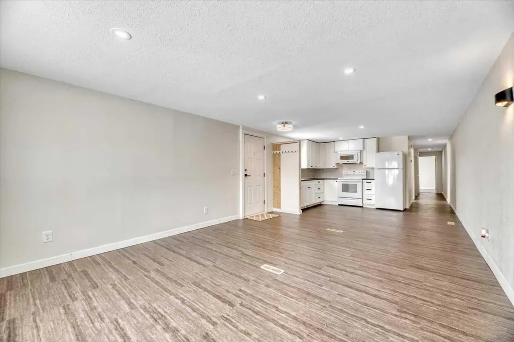 6220 17 Avenue SE Calgary AB T2A 0W6
