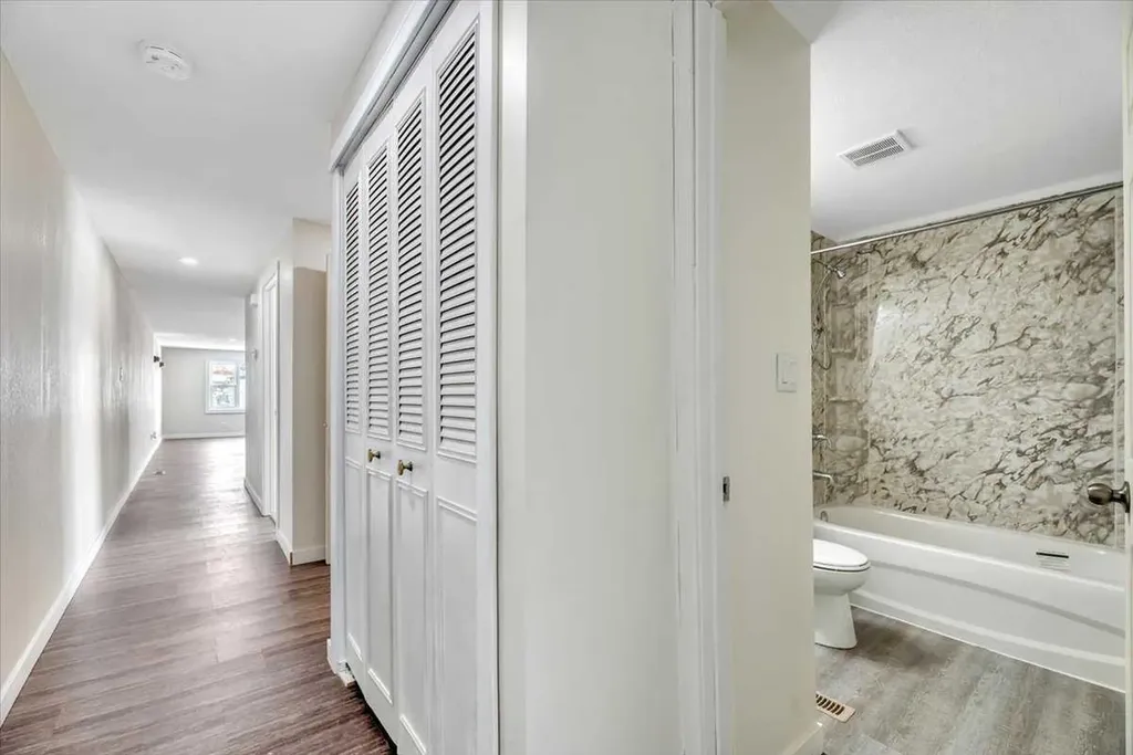 6220 17 Avenue SE Calgary AB T2A 0W6