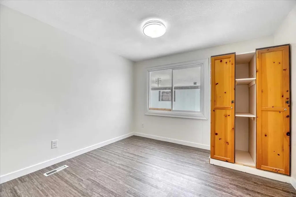 6220 17 Avenue SE Calgary AB T2A 0W6
