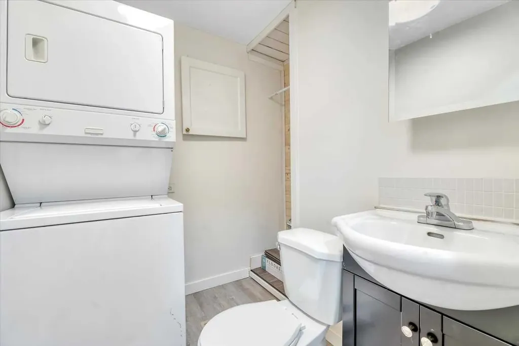 6220 17 Avenue SE Calgary AB T2A 0W6