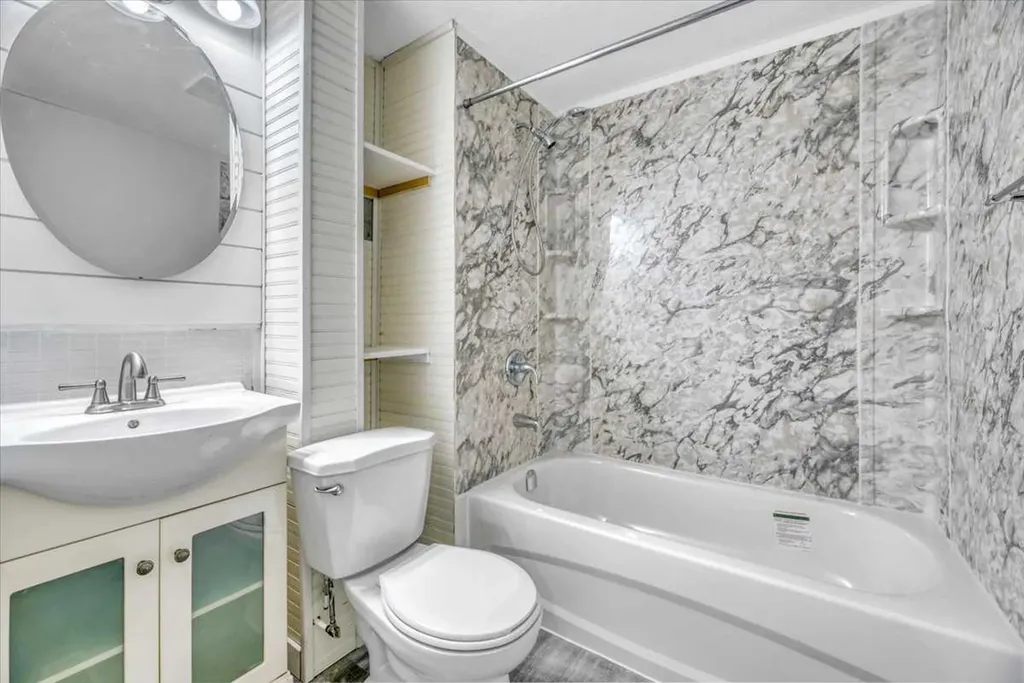 6220 17 Avenue SE Calgary AB T2A 0W6