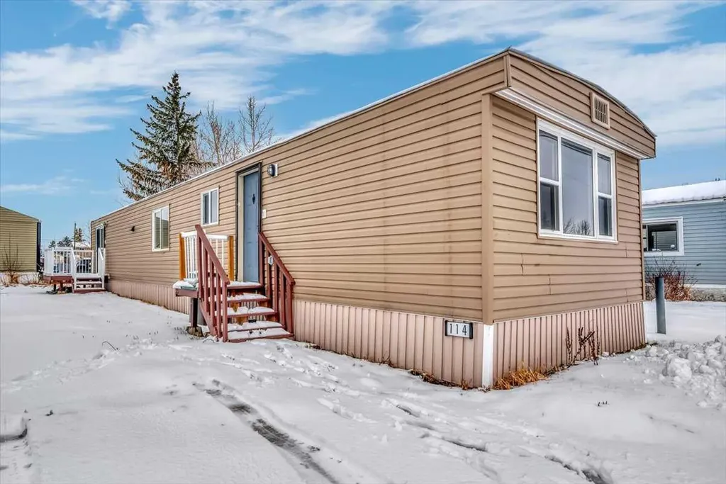 6220 17 Avenue SE Calgary AB T2A 0W6