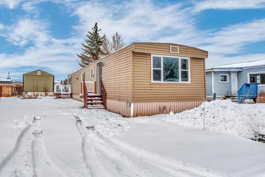 6220 17 Avenue SE Calgary AB T2A 0W6