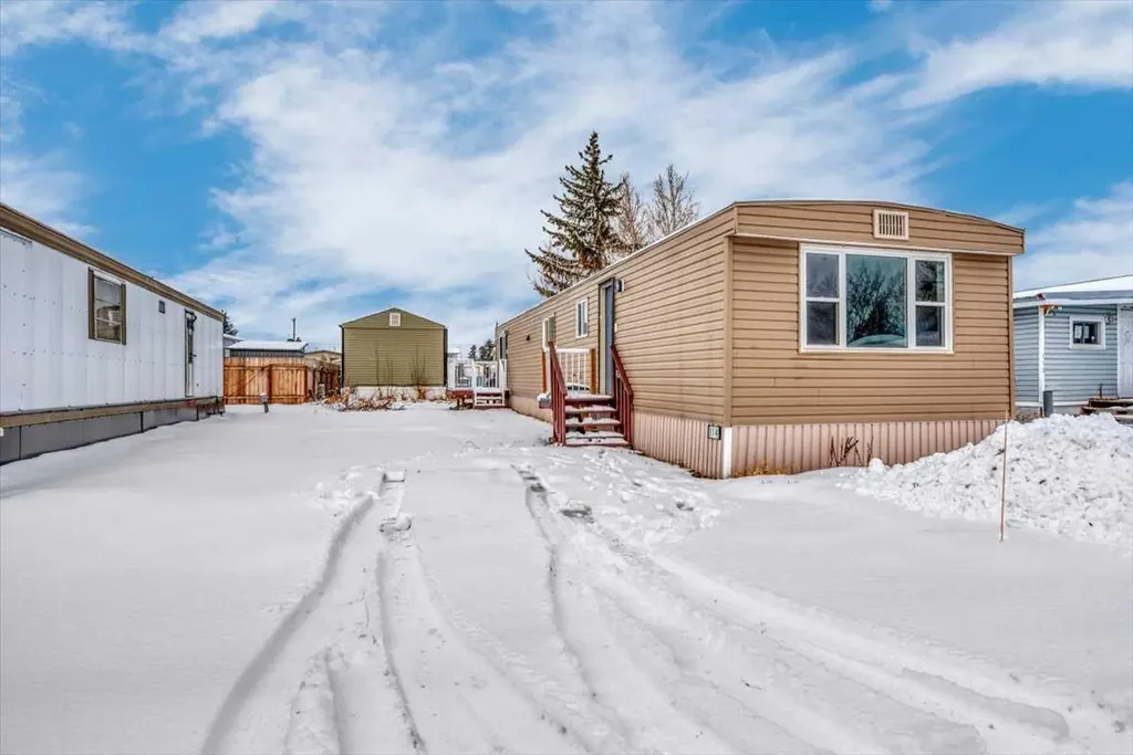 6220 17 Avenue SE Calgary AB T2A 0W6