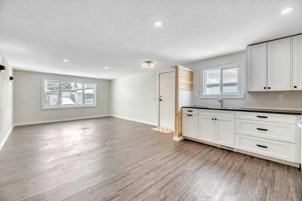 6220 17 Avenue SE Calgary AB T2A 0W6
