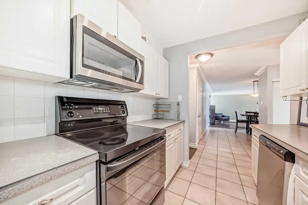 323 13 Avenue SW Calgary AB T2R 0K3