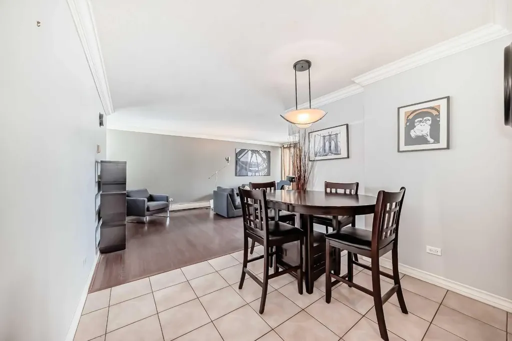 323 13 Avenue SW Calgary AB T2R 0K3