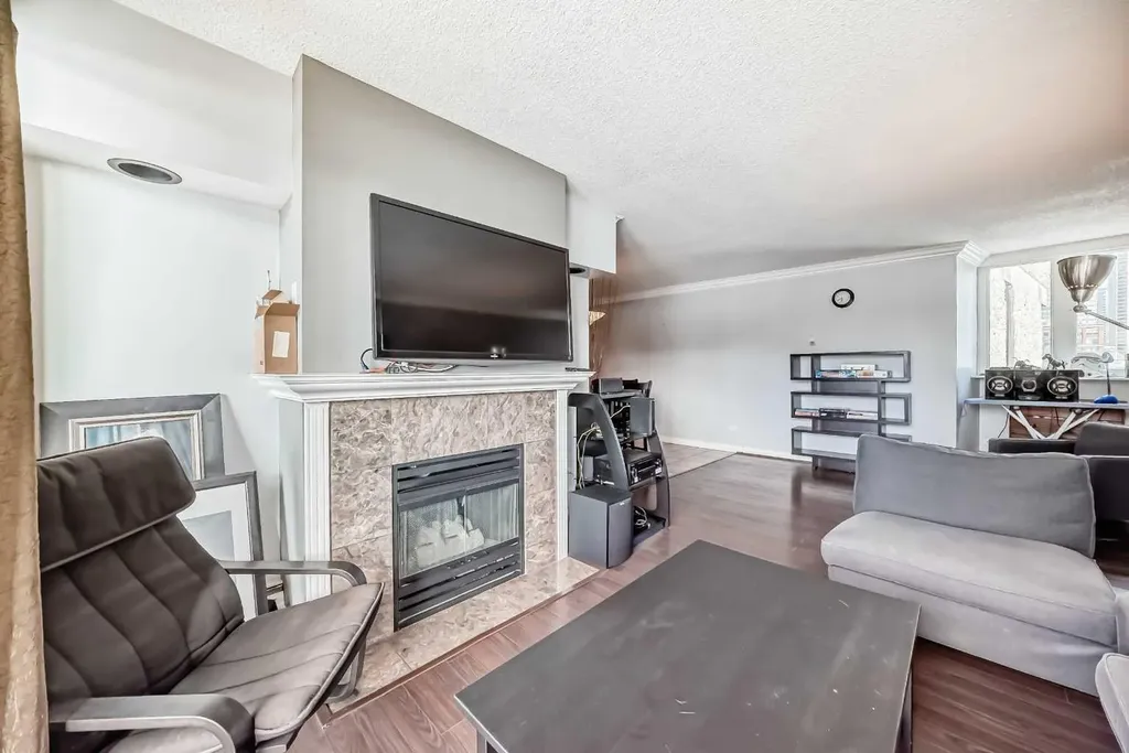 323 13 Avenue SW Calgary AB T2R 0K3