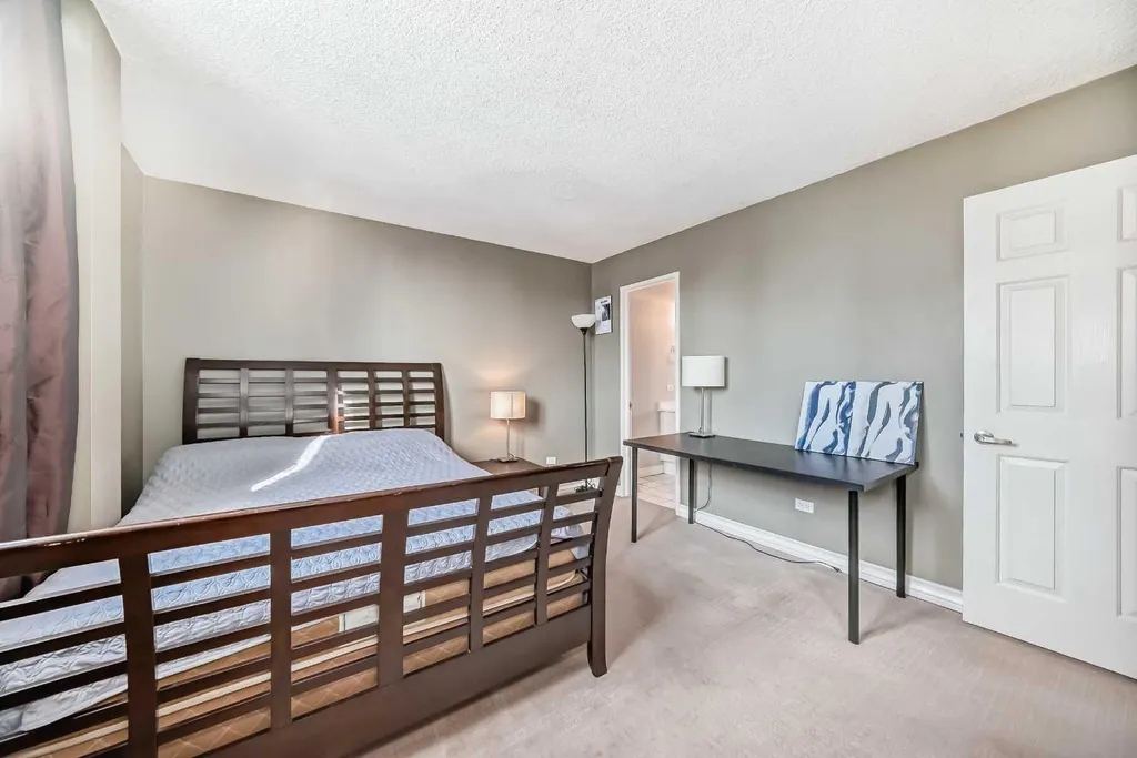 323 13 Avenue SW Calgary AB T2R 0K3