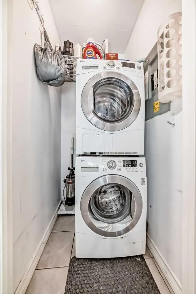 323 13 Avenue SW Calgary AB T2R 0K3