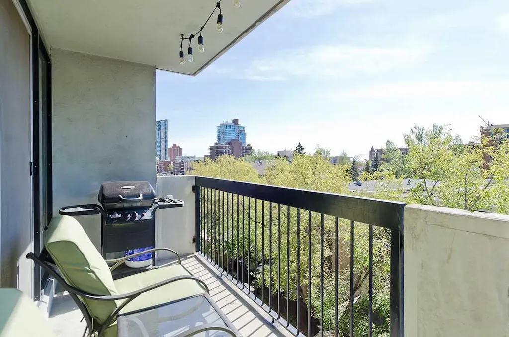 323 13 Avenue SW Calgary AB T2R 0K3