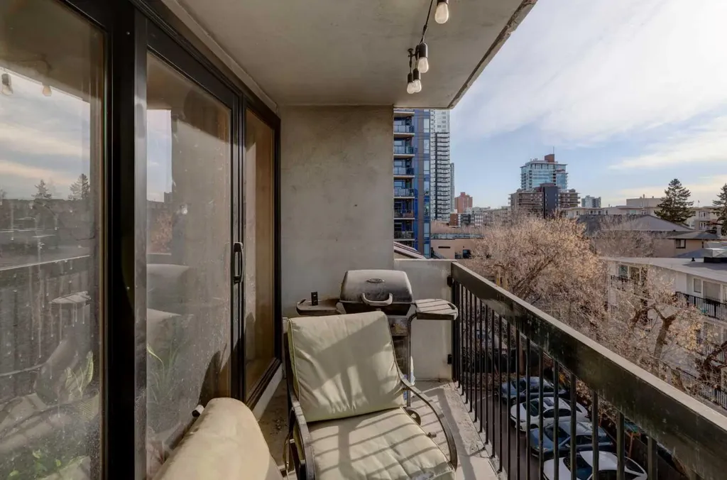 323 13 Avenue SW Calgary AB T2R 0K3