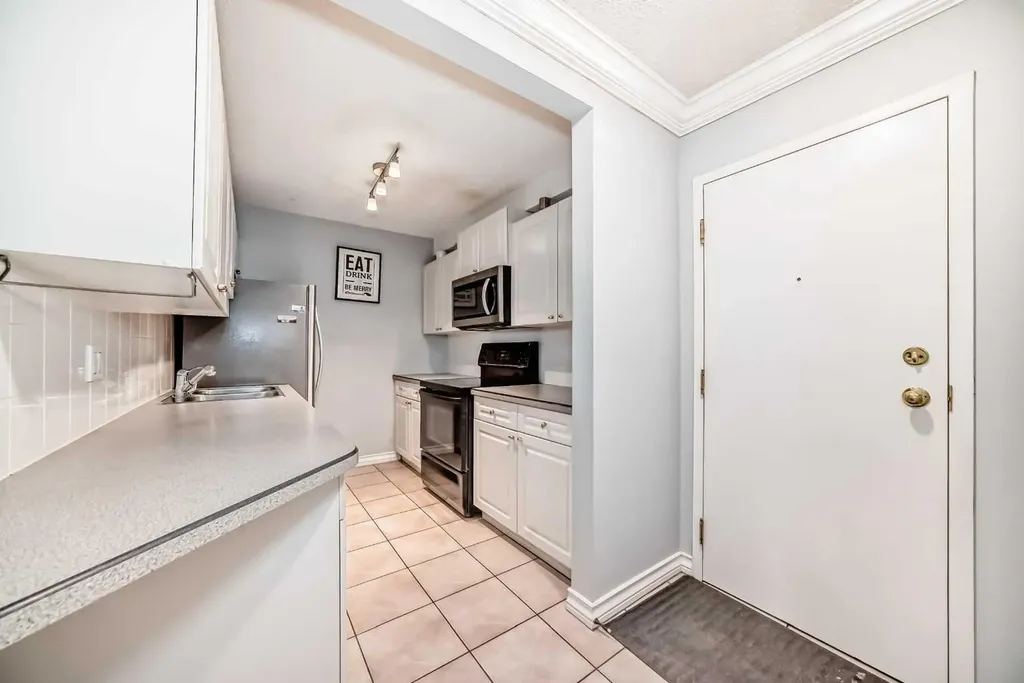 323 13 Avenue SW Calgary AB T2R 0K3