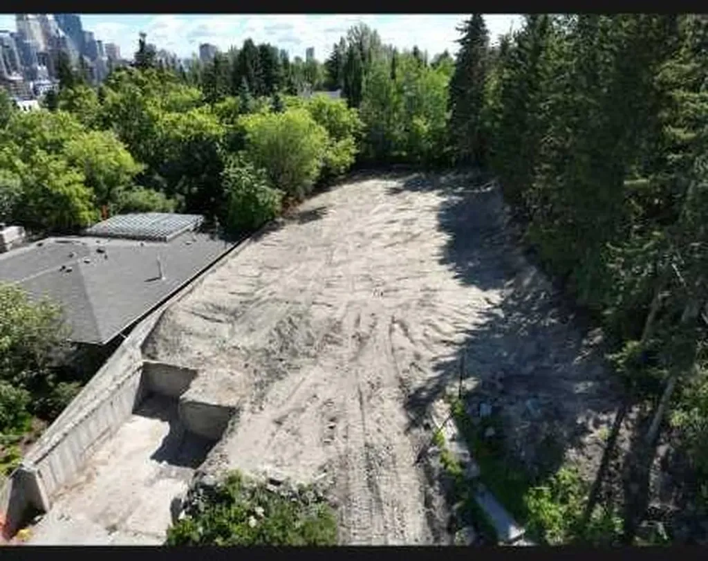 2222 12 Street SW Calgary AB T2T 3N4