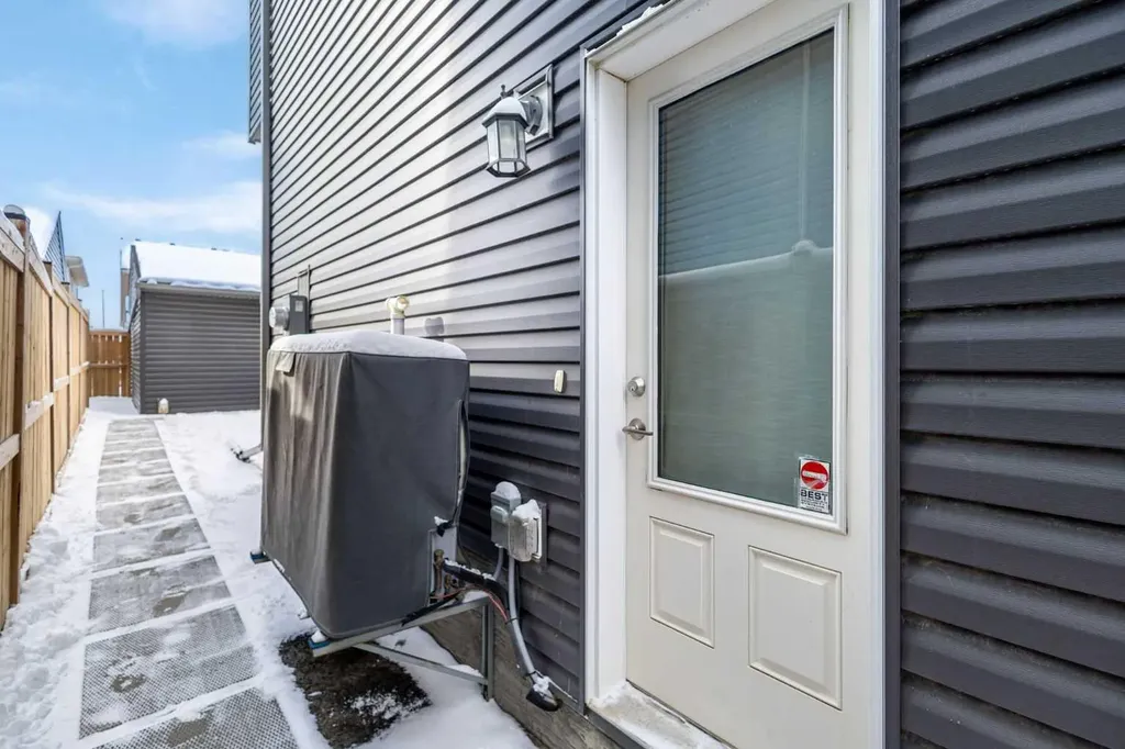 45 Howse Street NE Calgary AB T3P 0V8