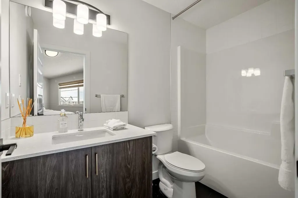 3085 Key Drive SW Airdrie AB T4B 5T1