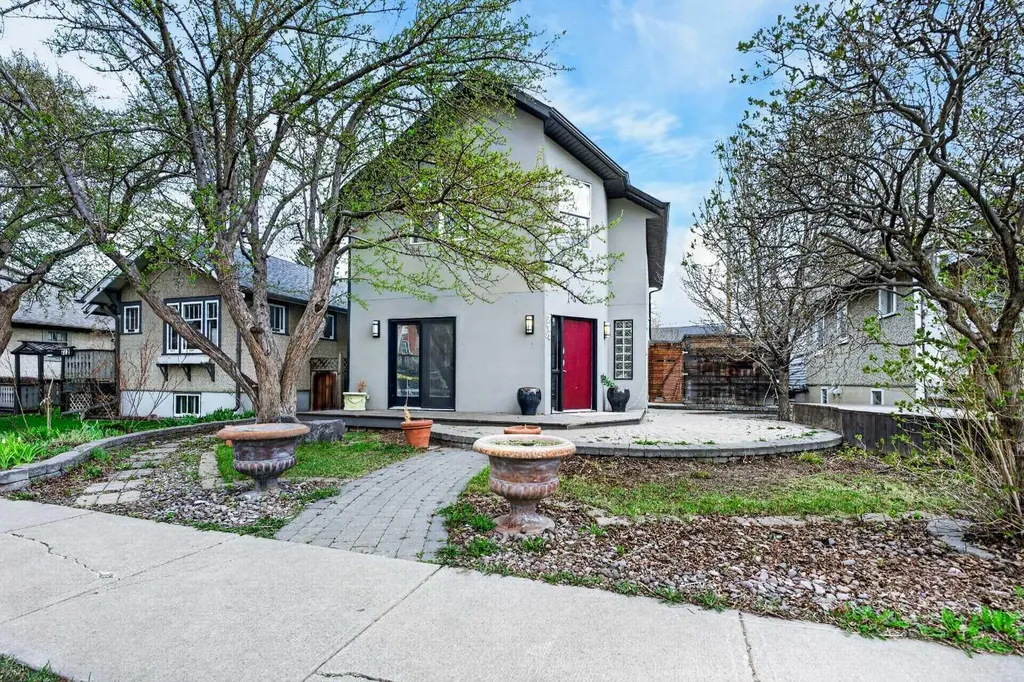 714 7 Avenue NE Calgary AB T2E 0N5