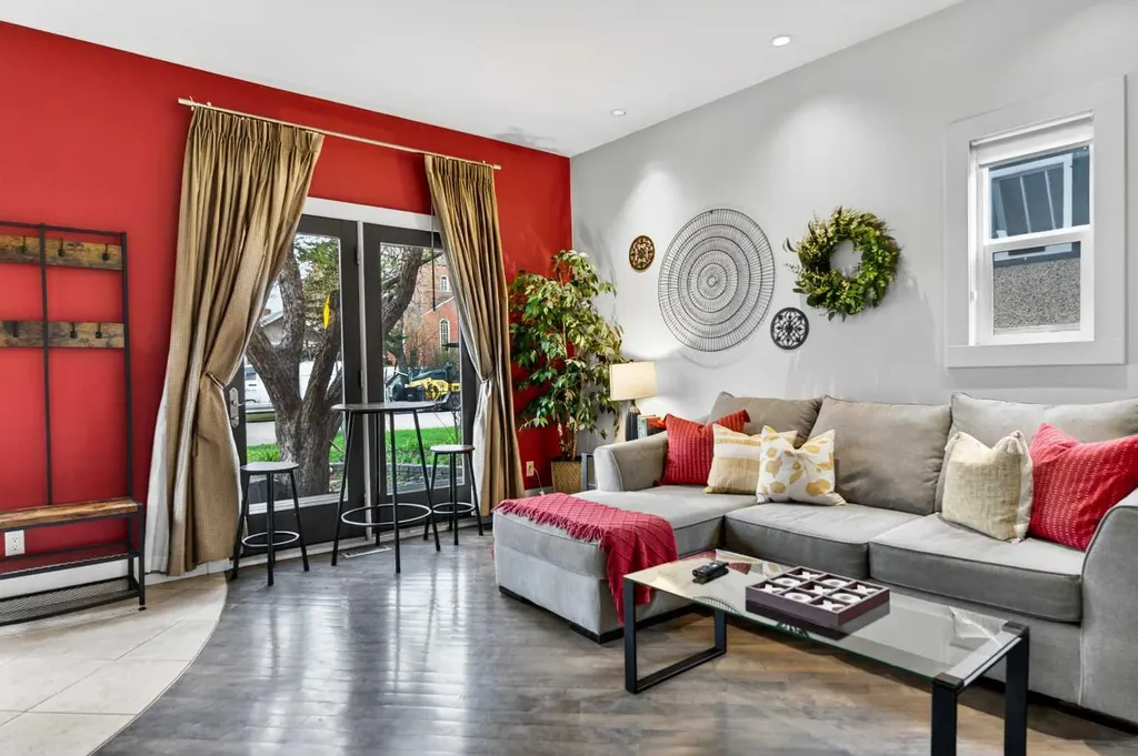 714 7 Avenue NE Calgary AB T2E 0N5
