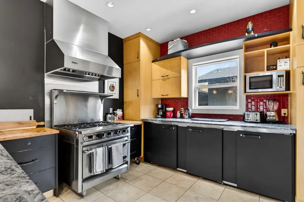 714 7 Avenue NE Calgary AB T2E 0N5