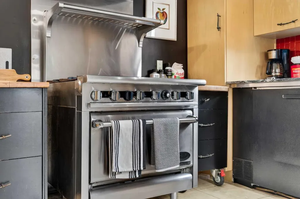 714 7 Avenue NE Calgary AB T2E 0N5