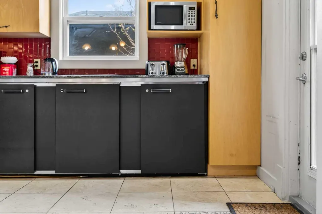 714 7 Avenue NE Calgary AB T2E 0N5