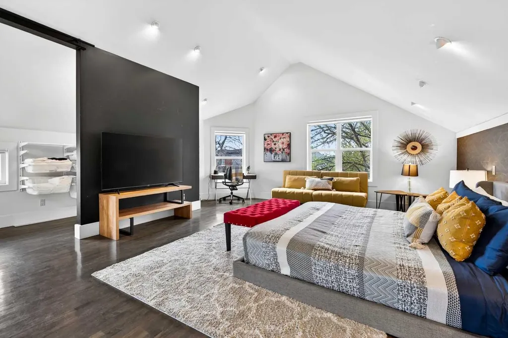 714 7 Avenue NE Calgary AB T2E 0N5