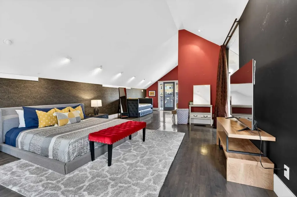 714 7 Avenue NE Calgary AB T2E 0N5