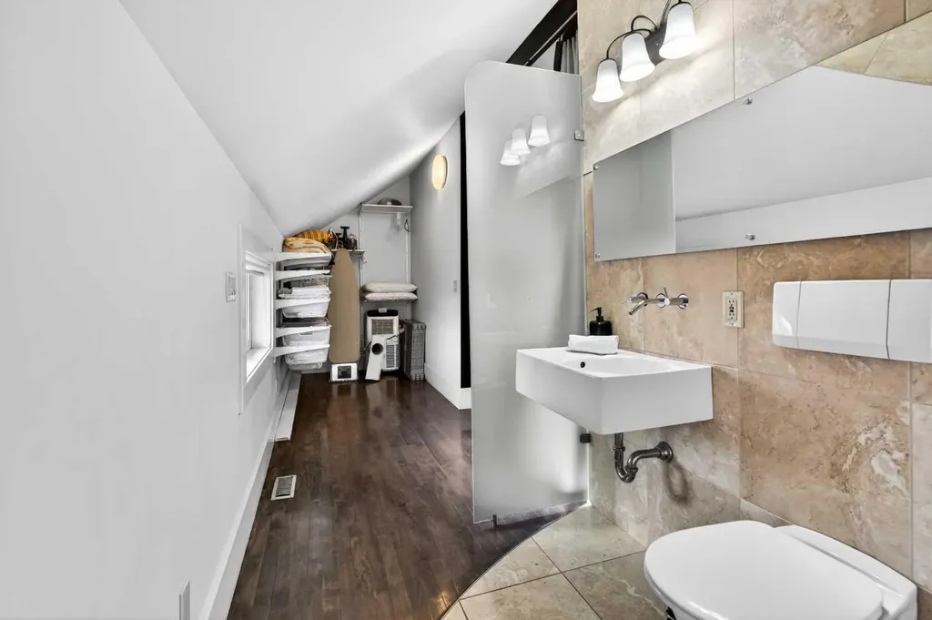 714 7 Avenue NE Calgary AB T2E 0N5
