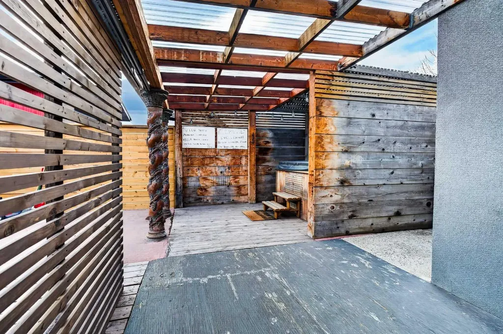 714 7 Avenue NE Calgary AB T2E 0N5
