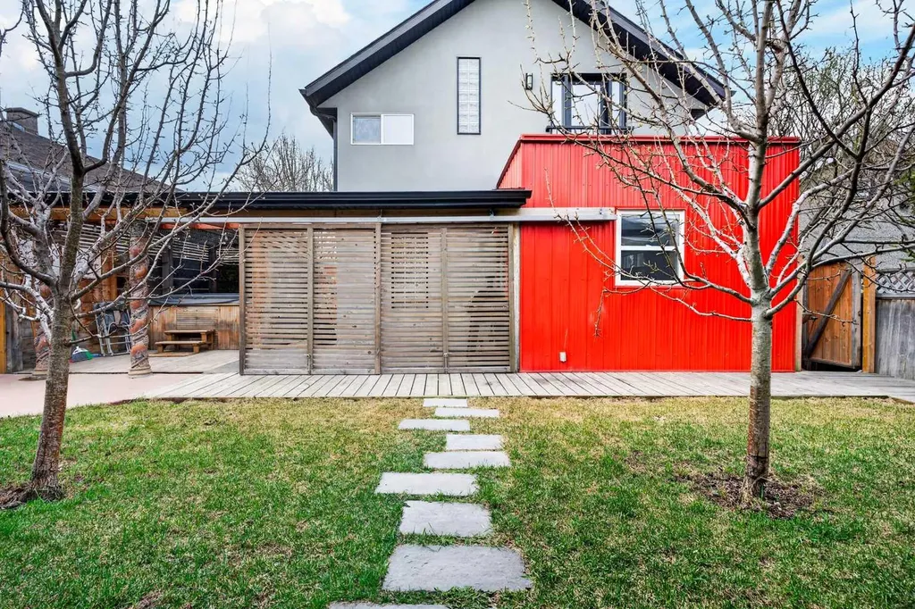 714 7 Avenue NE Calgary AB T2E 0N5