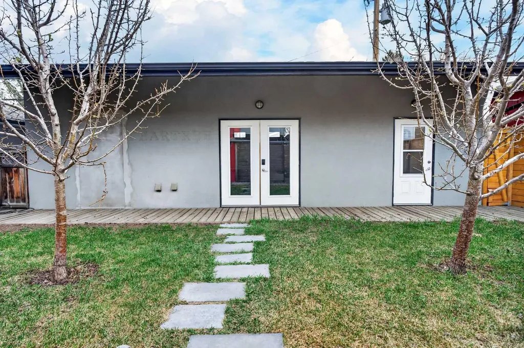 714 7 Avenue NE Calgary AB T2E 0N5