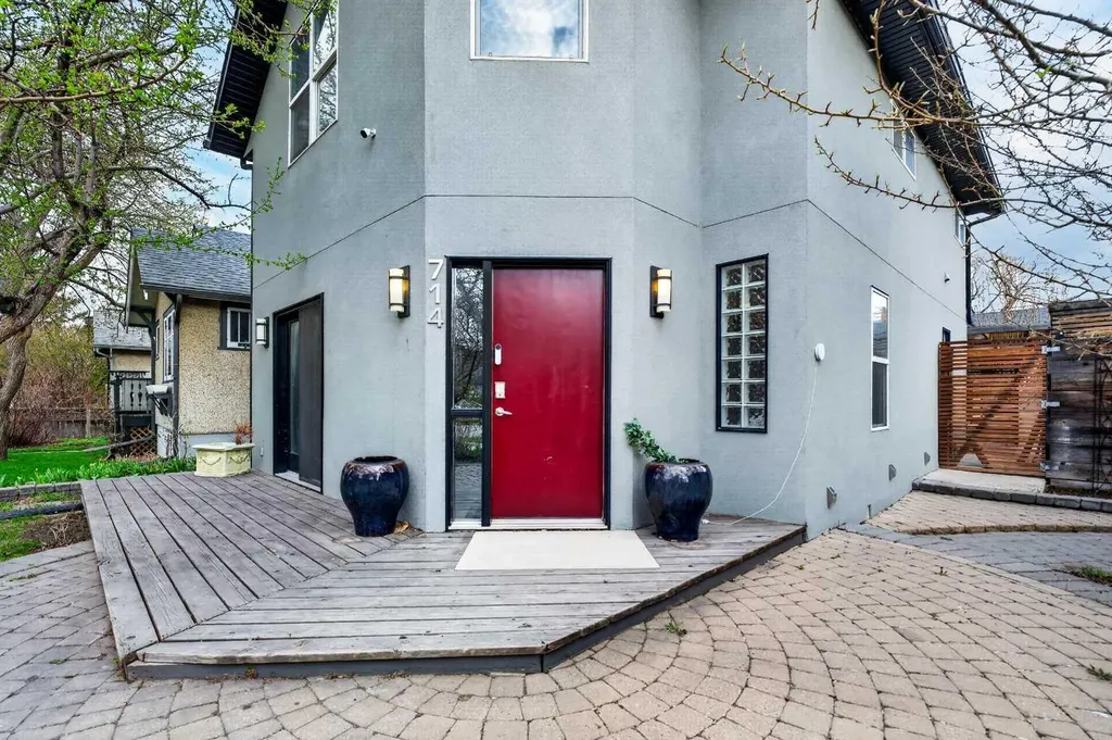 714 7 Avenue NE Calgary AB T2E 0N5