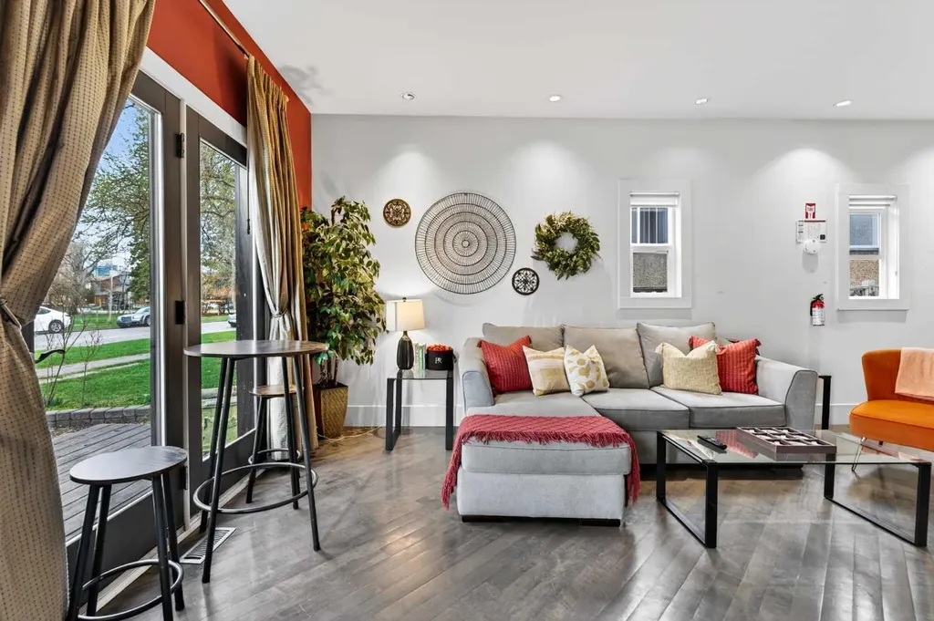 714 7 Avenue NE Calgary AB T2E 0N5