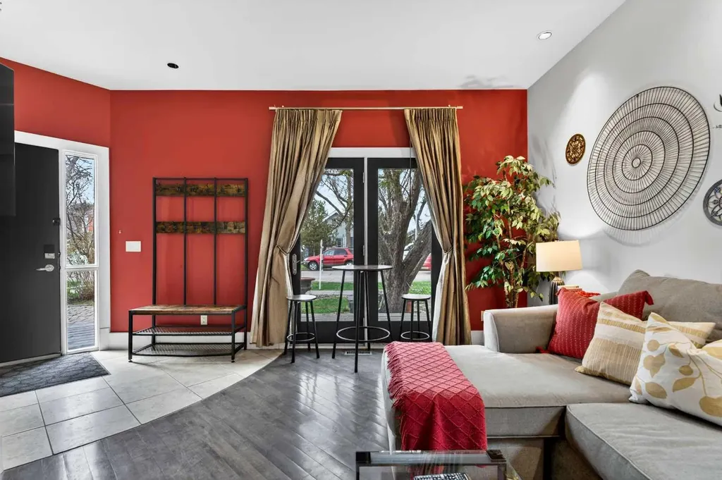 714 7 Avenue NE Calgary AB T2E 0N5