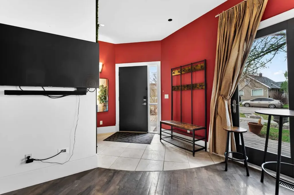 714 7 Avenue NE Calgary AB T2E 0N5