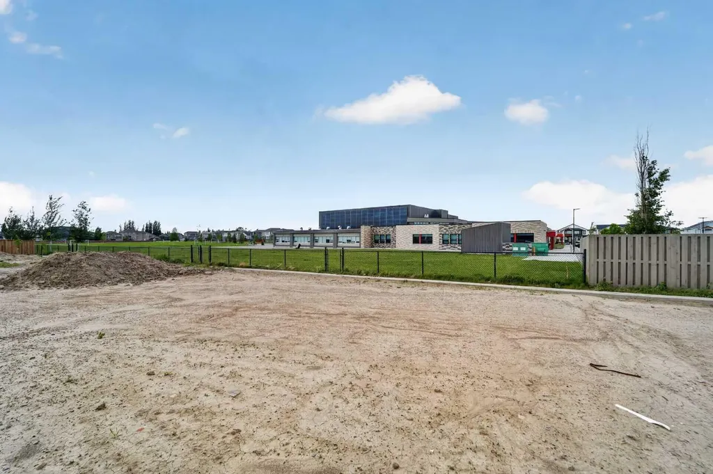 4517 31 Avenue S Lethbridge AB T1K 8J8