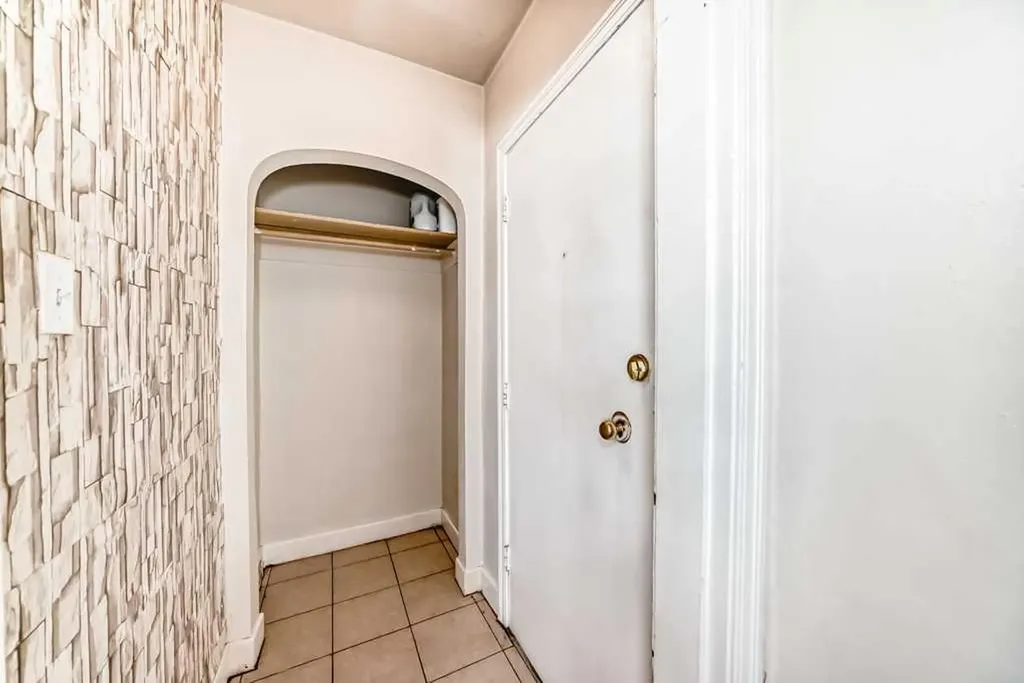 1610 40 Street SW Calgary AB T3C 1W9