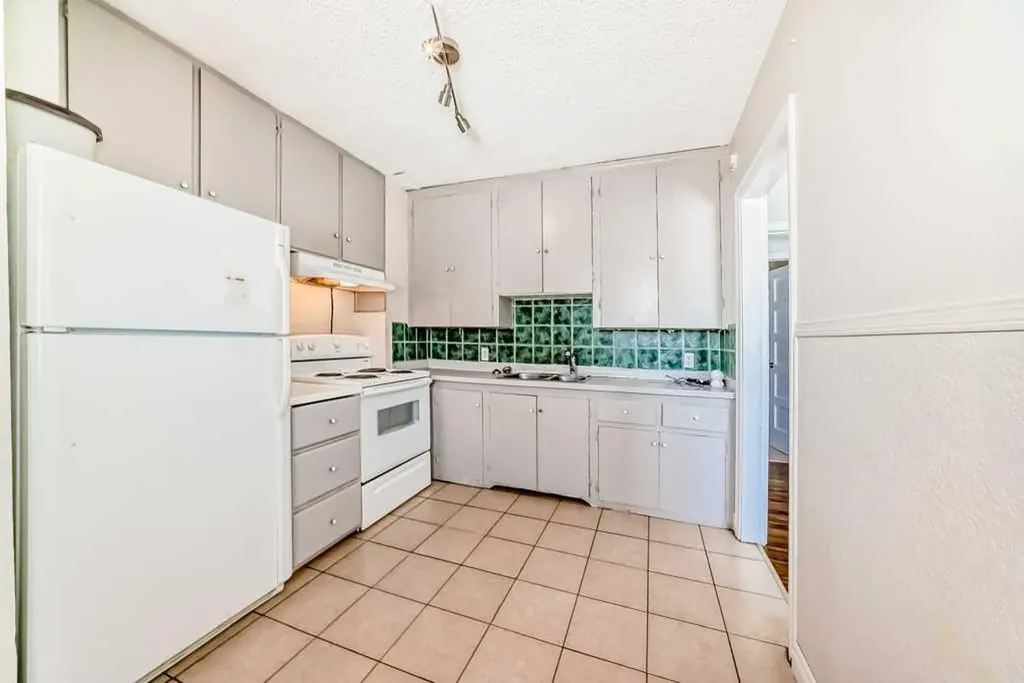 1610 40 Street SW Calgary AB T3C 1W9