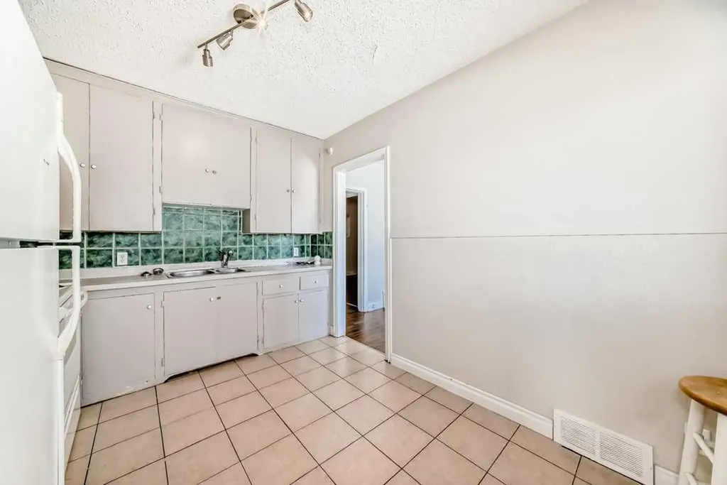 1610 40 Street SW Calgary AB T3C 1W9