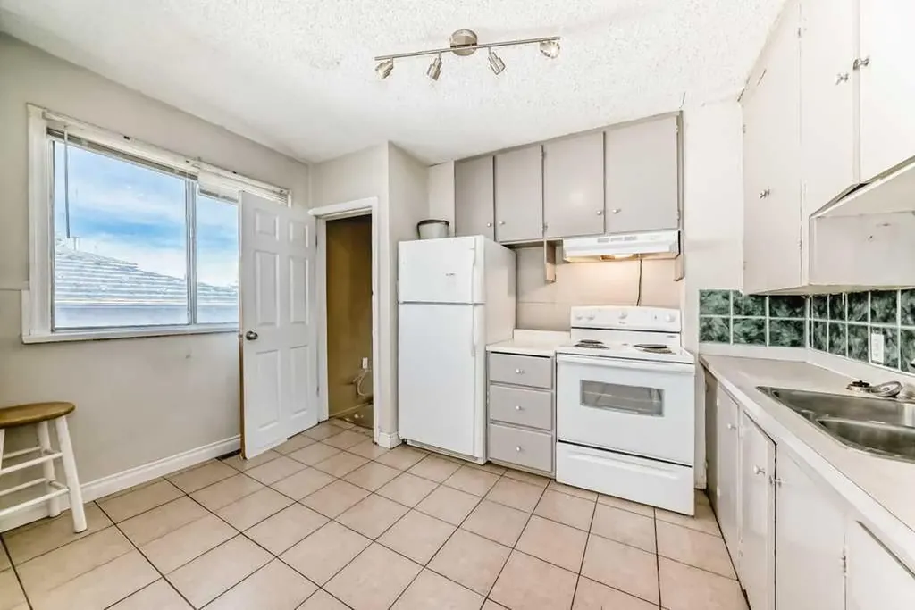1610 40 Street SW Calgary AB T3C 1W9