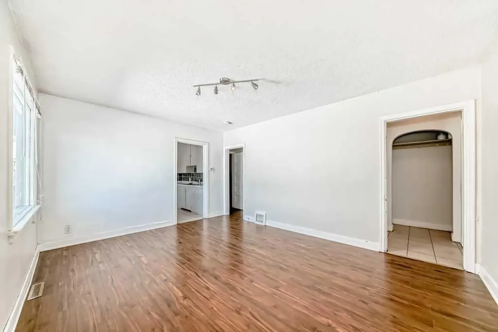 1610 40 Street SW Calgary AB T3C 1W9