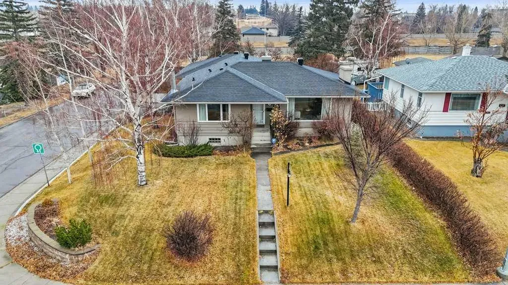 3204 24a Street SW Calgary AB T3C 1W7