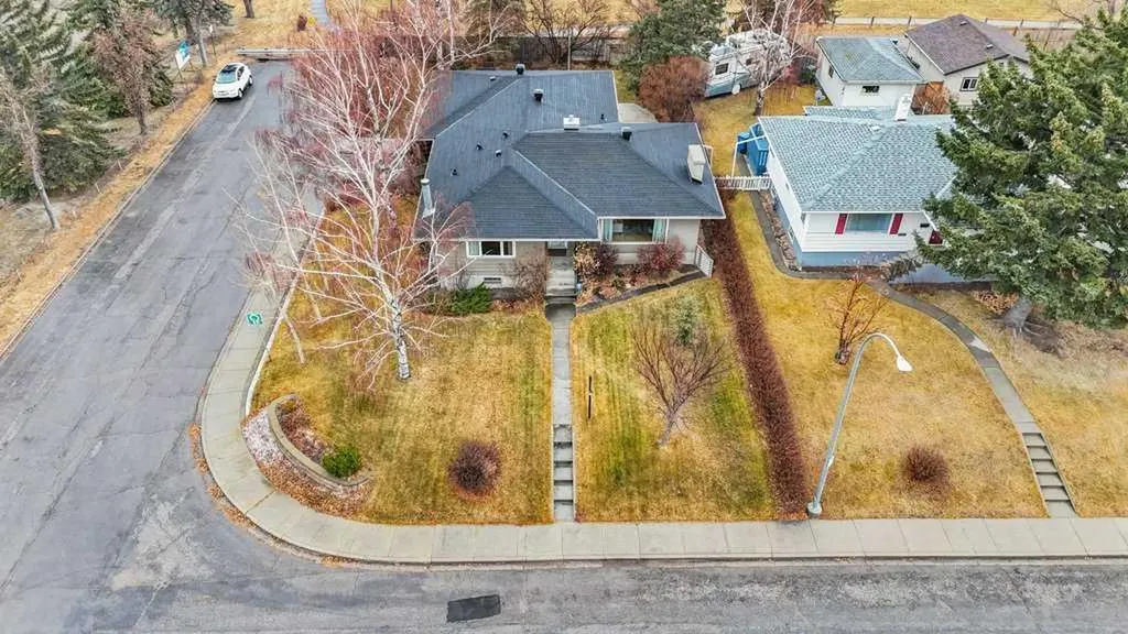 3204 24a Street SW Calgary AB T3C 1W7