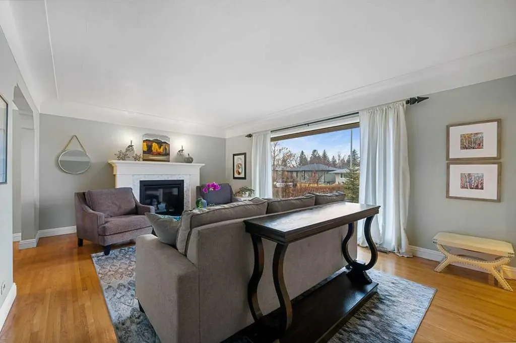 3204 24a Street SW Calgary AB T3C 1W7