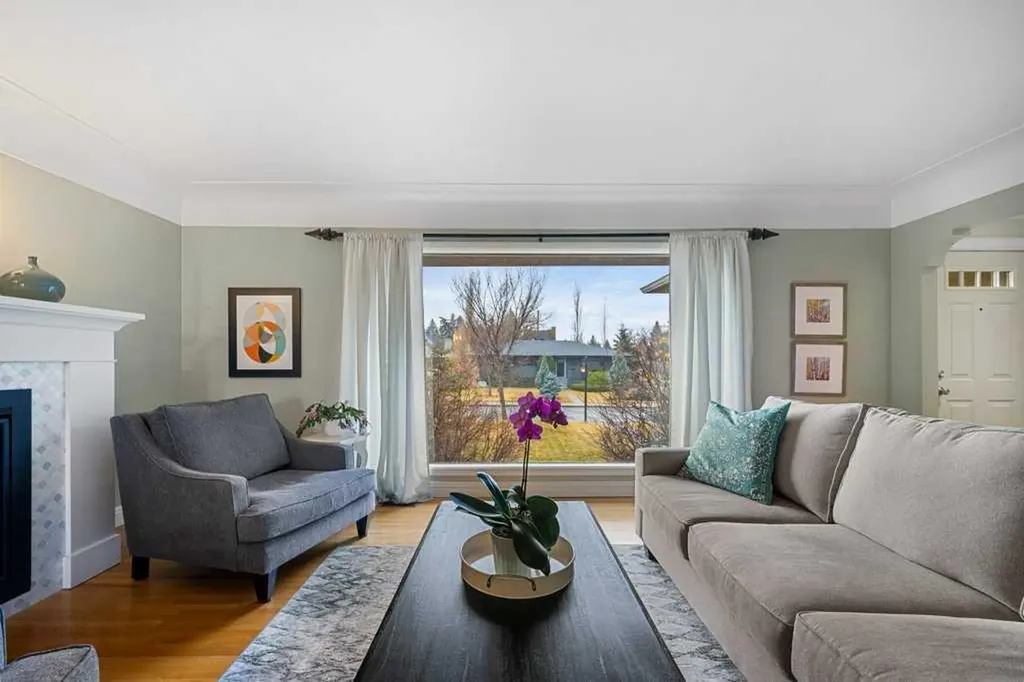 3204 24a Street SW Calgary AB T3C 1W7