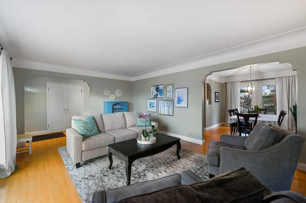 3204 24a Street SW Calgary AB T3C 1W7