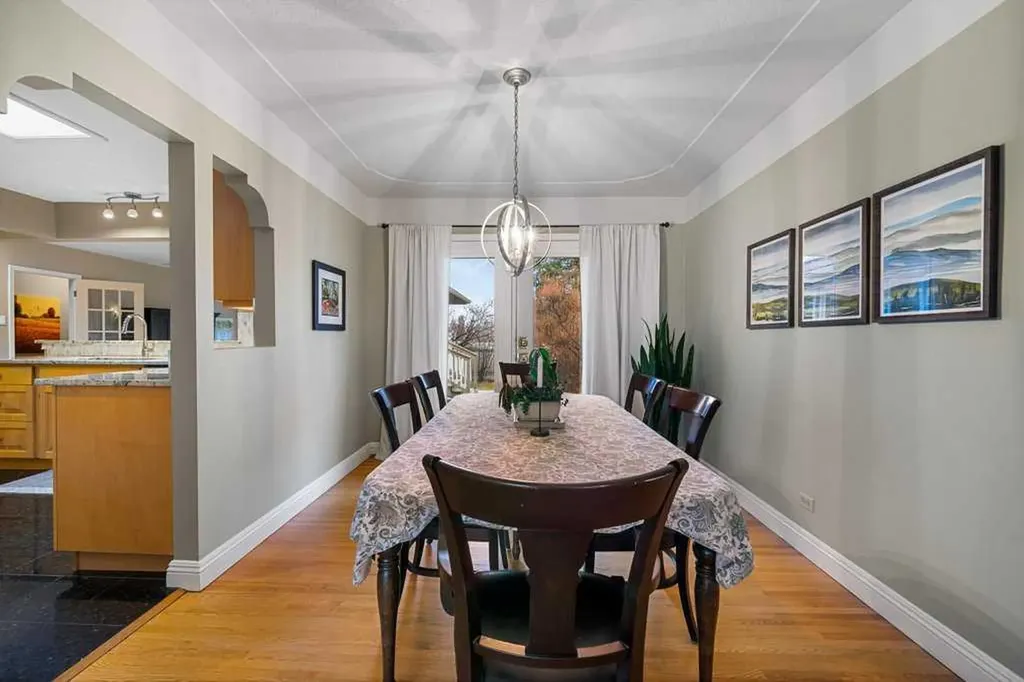 3204 24a Street SW Calgary AB T3C 1W7
