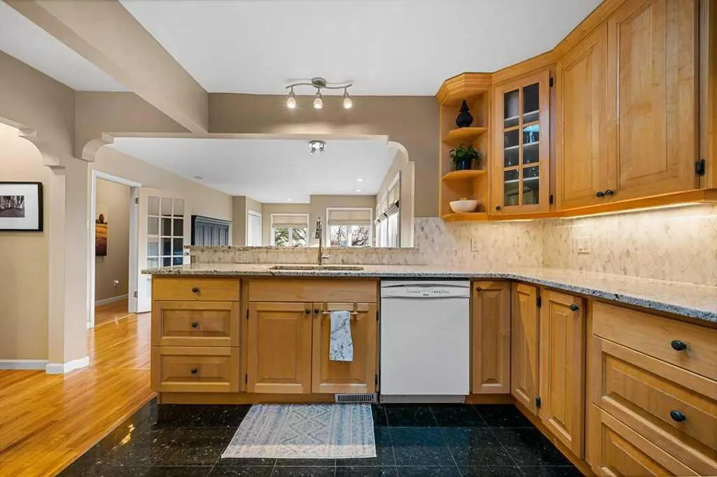 3204 24a Street SW Calgary AB T3C 1W7